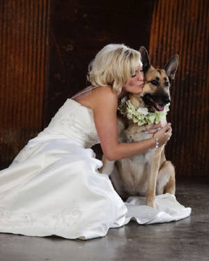 Vrouw trouwt met haar hond 